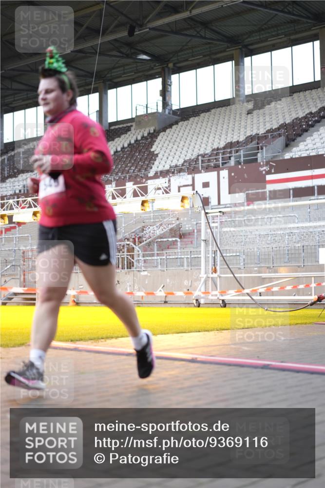 07.12.2025 - St. Pauli X-Mass-Run No. 15 Patografie http://msf.ph/oto/9369116 07.12.2025 11:21:27 Ziel 98, 105, 111, 232, 241, 1549, 1902, 1907, 2033, 2197, 2473, 2474, 2579, 3073, 3159, 3283 meine-sportfotos.de