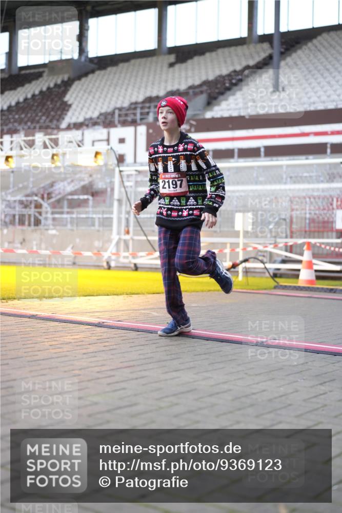 07.12.2025 - St. Pauli X-Mass-Run No. 15 Patografie http://msf.ph/oto/9369123 07.12.2025 11:21:29 Ziel 98, 105, 111, 232, 241, 1549, 1902, 1907, 2033, 2197, 2473, 2474, 2579, 3073, 3159 meine-sportfotos.de