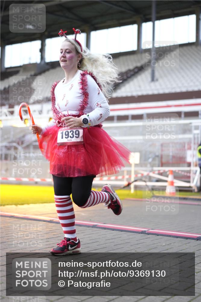 07.12.2025 - St. Pauli X-Mass-Run No. 15 Patografie http://msf.ph/oto/9369130 07.12.2025 11:21:36 Ziel 98, 105, 111, 241, 1549, 1902, 1907, 1939, 2033, 2197, 2473, 2474 meine-sportfotos.de
