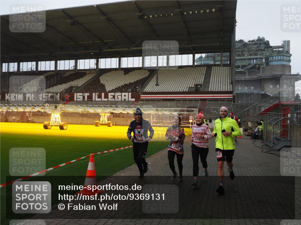 07.12.2025 - St. Pauli X-Mass-Run No. 15 Fabian Wolf http://msf.ph/oto/9369131 07.12.2025 09:57:29 Ziel 632, 1292, 1293, 1377, 1395, 2678, 4032 meine-sportfotos.de