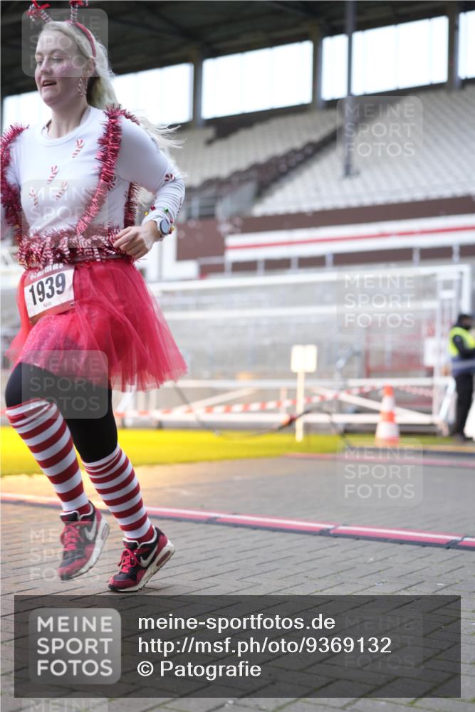 07.12.2025 - St. Pauli X-Mass-Run No. 15 Patografie http://msf.ph/oto/9369132 07.12.2025 11:21:36 Ziel 98, 105, 111, 241, 1549, 1902, 1907, 1939, 2033, 2197, 2473, 2474 meine-sportfotos.de