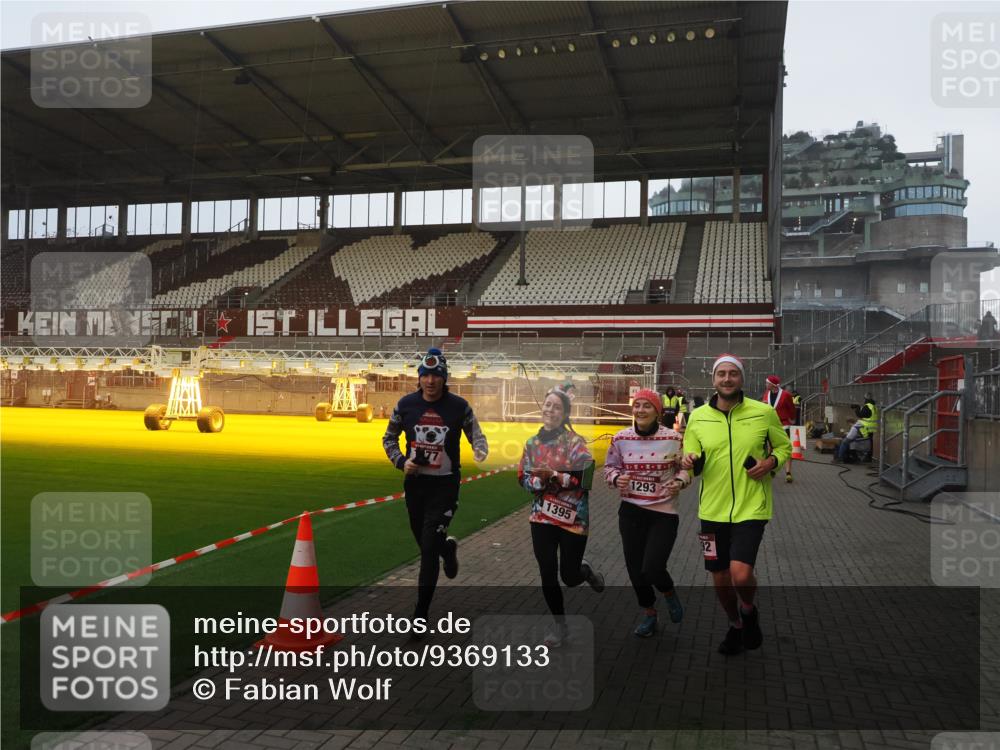 07.12.2025 - St. Pauli X-Mass-Run No. 15 Fabian Wolf http://msf.ph/oto/9369133 07.12.2025 09:57:29 Ziel 632, 1292, 1293, 1377, 1395, 2678, 4032 meine-sportfotos.de