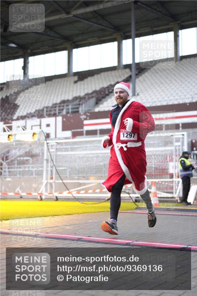07.12.2025 - St. Pauli X-Mass-Run No. 15 Patografie http://msf.ph/oto/9369136 07.12.2025 11:21:47 Ziel 1284, 1297, 1775, 1779, 1904, 1939 meine-sportfotos.de