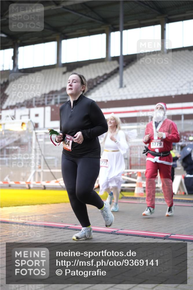 07.12.2025 - St. Pauli X-Mass-Run No. 15 Patografie http://msf.ph/oto/9369141 07.12.2025 11:21:49 Ziel 1284, 1297, 1775, 1779, 1904, 1939 meine-sportfotos.de