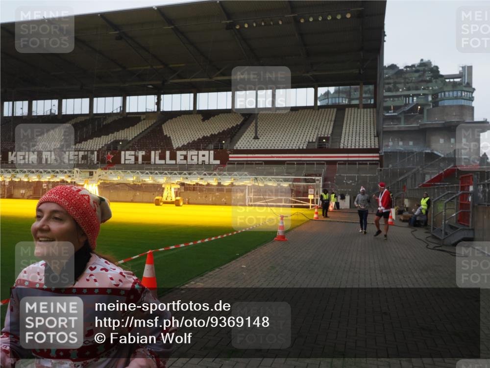 07.12.2025 - St. Pauli X-Mass-Run No. 15 Fabian Wolf http://msf.ph/oto/9369148 07.12.2025 09:57:30 Ziel 632, 1292, 1293, 1377, 1395, 2678 meine-sportfotos.de