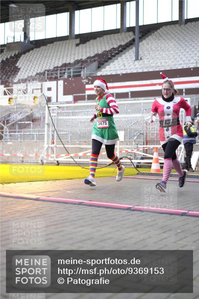 07.12.2025 - St. Pauli X-Mass-Run No. 15 Patografie http://msf.ph/oto/9369153 07.12.2025 11:21:59 Ziel 1284, 1297, 1775, 1779, 1904, 3474, 3475, 3820, 3821 meine-sportfotos.de