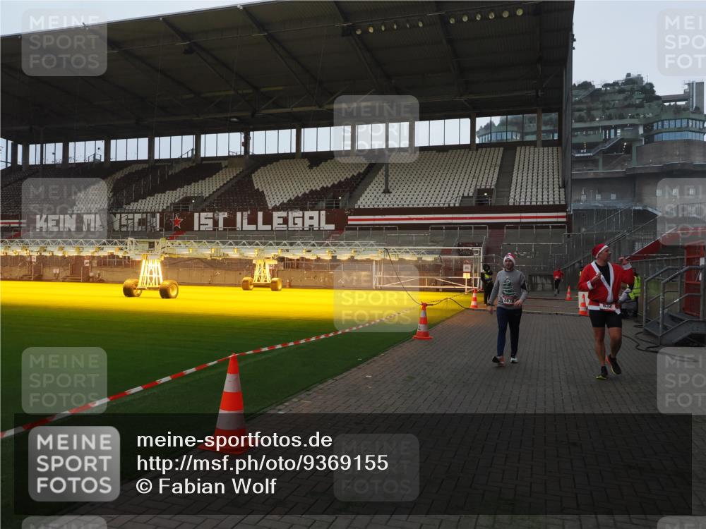07.12.2025 - St. Pauli X-Mass-Run No. 15 Fabian Wolf http://msf.ph/oto/9369155 07.12.2025 09:57:34 Ziel 632, 1292, 1293, 1377, 1395, 2678 meine-sportfotos.de