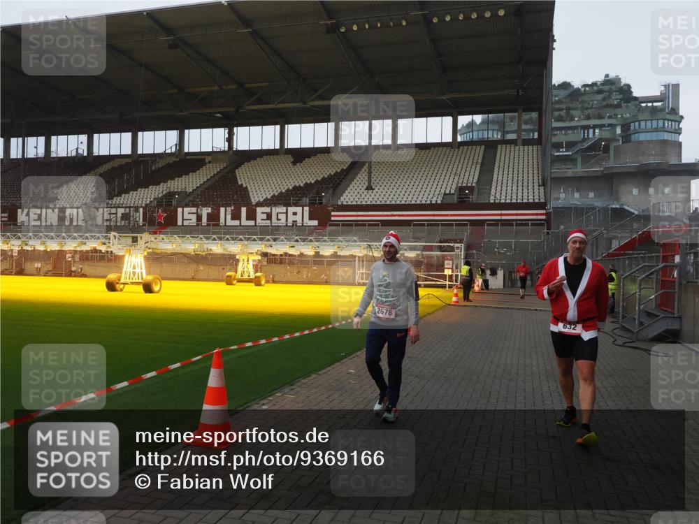 07.12.2025 - St. Pauli X-Mass-Run No. 15 Fabian Wolf http://msf.ph/oto/9369166 07.12.2025 09:57:37 Ziel 632, 1292, 1293, 1377, 1395, 2678 meine-sportfotos.de