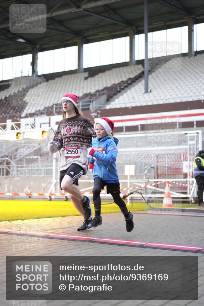 07.12.2025 - St. Pauli X-Mass-Run No. 15 Patografie http://msf.ph/oto/9369169 07.12.2025 11:22:22 Ziel 1349, 1391, 1431, 2550, 2557, 2812, 2985, 3127 meine-sportfotos.de