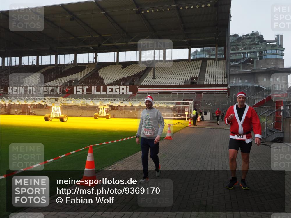 07.12.2025 - St. Pauli X-Mass-Run No. 15 Fabian Wolf http://msf.ph/oto/9369170 07.12.2025 09:57:37 Ziel 632, 1292, 1293, 1377, 1395, 2678 meine-sportfotos.de