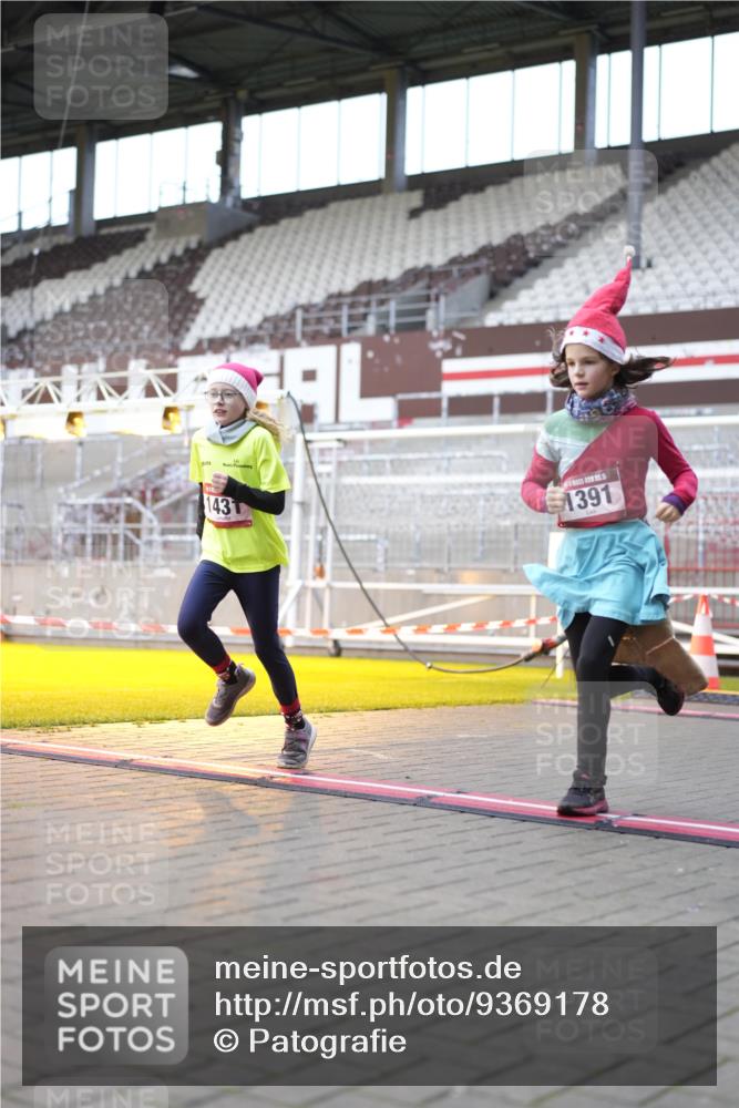 07.12.2025 - St. Pauli X-Mass-Run No. 15 Patografie http://msf.ph/oto/9369178 07.12.2025 11:22:25 Ziel 520, 1349, 1391, 1431, 2550, 2557, 2812, 2985, 3127 meine-sportfotos.de