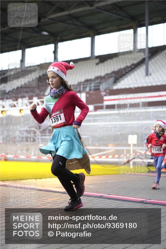 07.12.2025 - St. Pauli X-Mass-Run No. 15 Patografie http://msf.ph/oto/9369180 07.12.2025 11:22:26 Ziel 520, 1349, 1391, 1431, 2550, 2557, 2812, 2985, 3127 meine-sportfotos.de