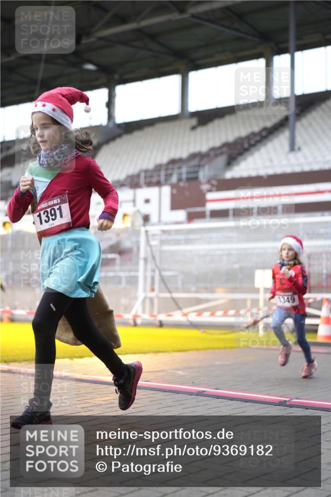 07.12.2025 - St. Pauli X-Mass-Run No. 15 Patografie http://msf.ph/oto/9369182 07.12.2025 11:22:26 Ziel 520, 1349, 1391, 1431, 2550, 2557, 2812, 2985, 3127 meine-sportfotos.de
