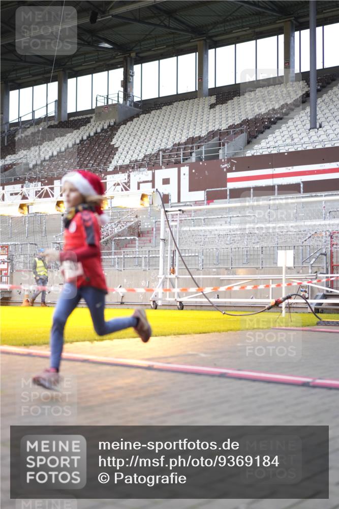 07.12.2025 - St. Pauli X-Mass-Run No. 15 Patografie http://msf.ph/oto/9369184 07.12.2025 11:22:27 Ziel 520, 1349, 1391, 1431, 2550, 2557, 2812, 2985, 3127 meine-sportfotos.de