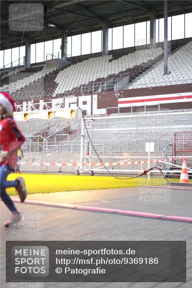 07.12.2025 - St. Pauli X-Mass-Run No. 15 Patografie http://msf.ph/oto/9369186 07.12.2025 11:22:27 Ziel 520, 1349, 1391, 1431, 2550, 2557, 2812, 2985, 3127 meine-sportfotos.de