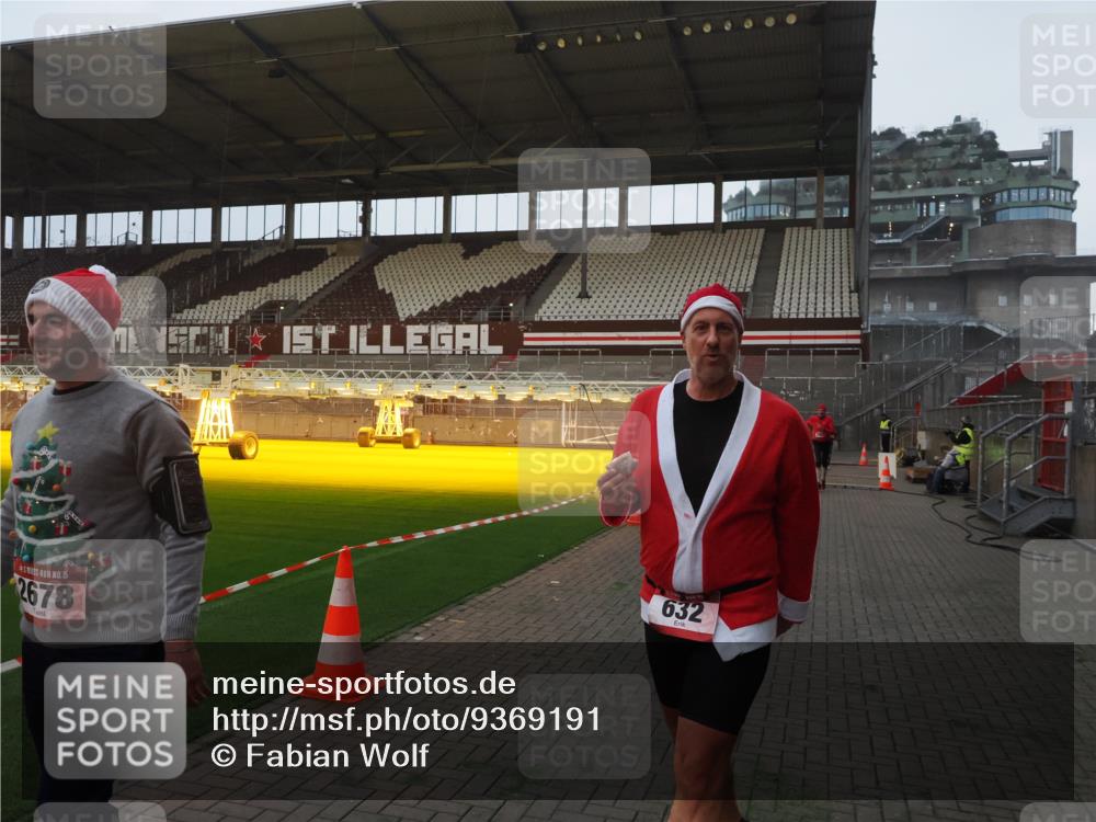 07.12.2025 - St. Pauli X-Mass-Run No. 15 Fabian Wolf http://msf.ph/oto/9369191 07.12.2025 09:57:39 Ziel 632, 1292, 1293, 1377, 1395, 2678, 2984 meine-sportfotos.de