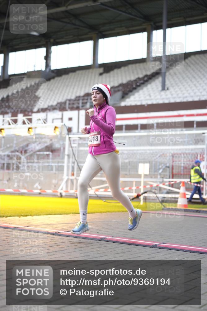 07.12.2025 - St. Pauli X-Mass-Run No. 15 Patografie http://msf.ph/oto/9369194 07.12.2025 11:22:34 Ziel 520, 1018, 1349, 1391, 1431, 2550, 2557, 2985, 3127 meine-sportfotos.de