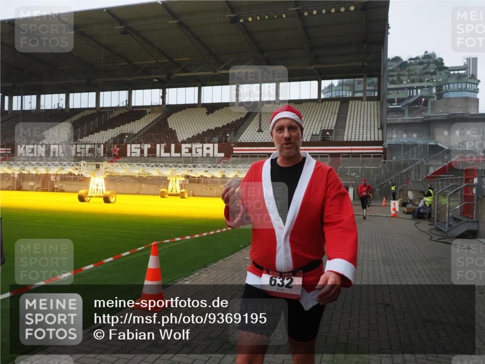 07.12.2025 - St. Pauli X-Mass-Run No. 15 Fabian Wolf http://msf.ph/oto/9369195 07.12.2025 09:57:40 Ziel 632, 1292, 1293, 1377, 1395, 2678, 2984, 4030 meine-sportfotos.de