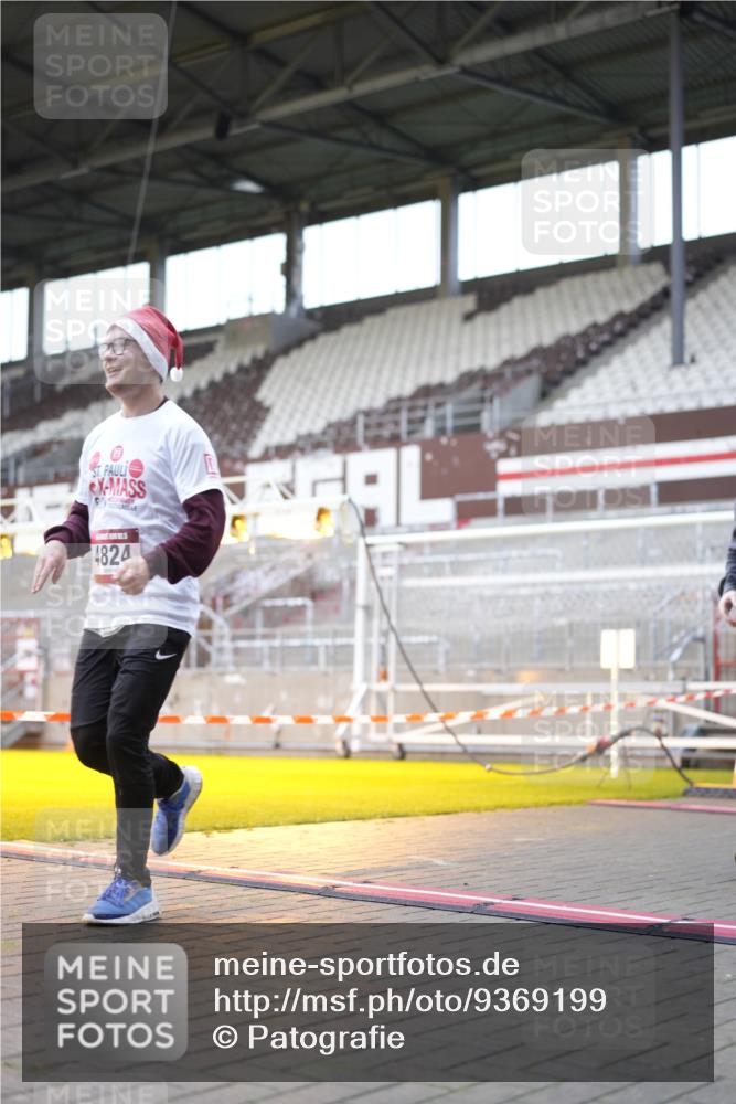 07.12.2025 - St. Pauli X-Mass-Run No. 15 Patografie http://msf.ph/oto/9369199 07.12.2025 11:23:00 Ziel 21, 69, 2023, 2373, 4249, 4824 meine-sportfotos.de