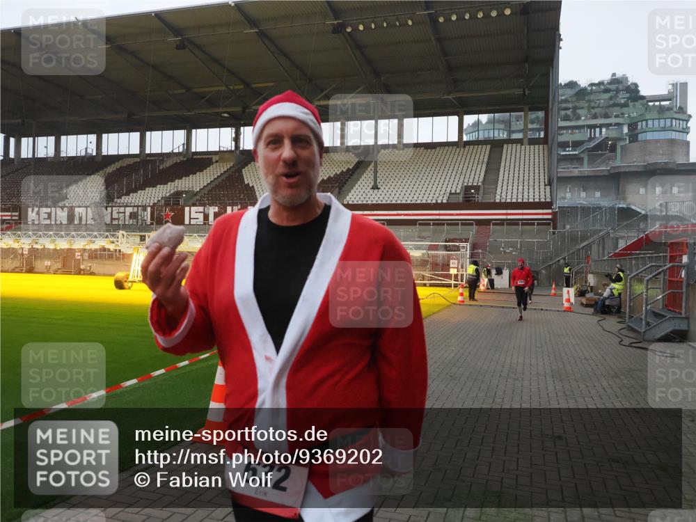 07.12.2025 - St. Pauli X-Mass-Run No. 15 Fabian Wolf http://msf.ph/oto/9369202 07.12.2025 09:57:40 Ziel 632, 1292, 1293, 1377, 1395, 2678, 2984, 4030 meine-sportfotos.de