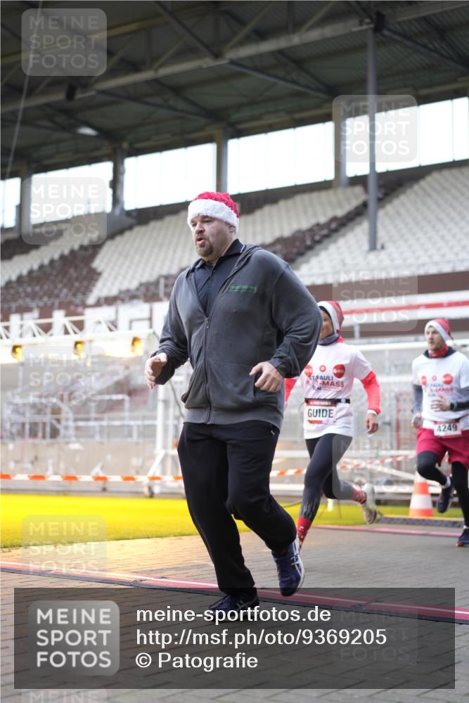 07.12.2025 - St. Pauli X-Mass-Run No. 15 Patografie http://msf.ph/oto/9369205 07.12.2025 11:23:01 Ziel 21, 69, 2023, 2373, 4249, 4824 meine-sportfotos.de