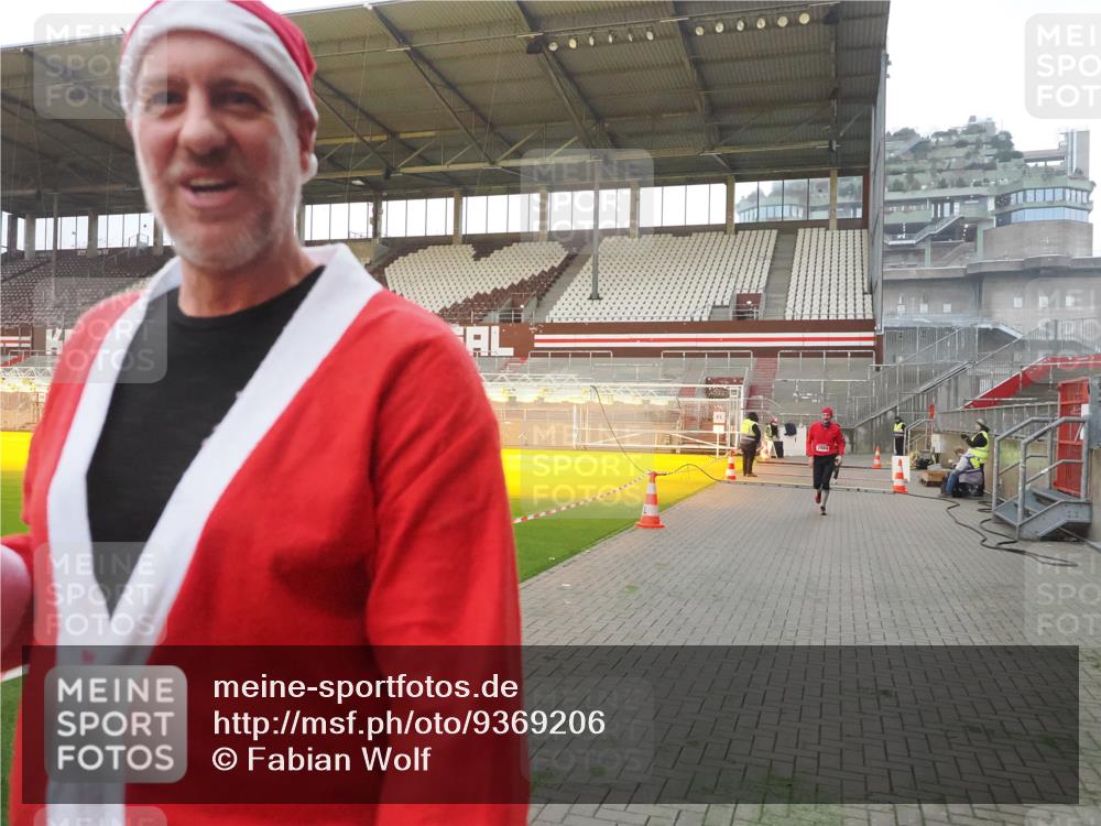 07.12.2025 - St. Pauli X-Mass-Run No. 15 Fabian Wolf http://msf.ph/oto/9369206 07.12.2025 09:57:41 Ziel 632, 1292, 1293, 1377, 1395, 2678, 2984, 4030 meine-sportfotos.de
