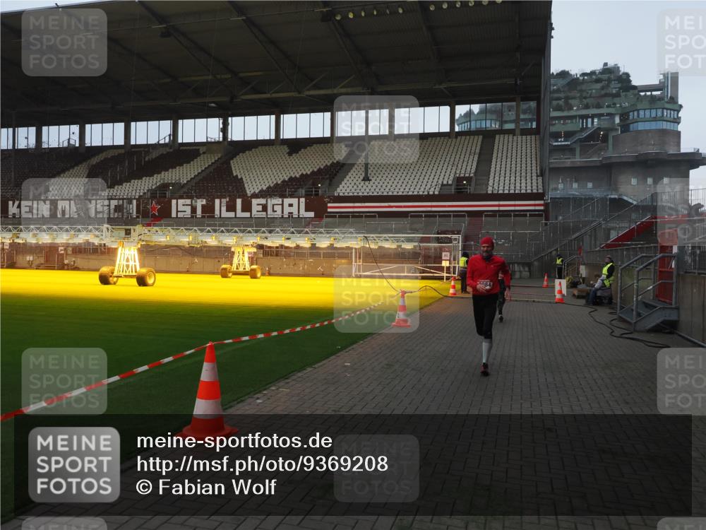 07.12.2025 - St. Pauli X-Mass-Run No. 15 Fabian Wolf http://msf.ph/oto/9369208 07.12.2025 09:57:43 Ziel 1292, 1293, 1377, 1395, 2678, 2984, 4030 meine-sportfotos.de