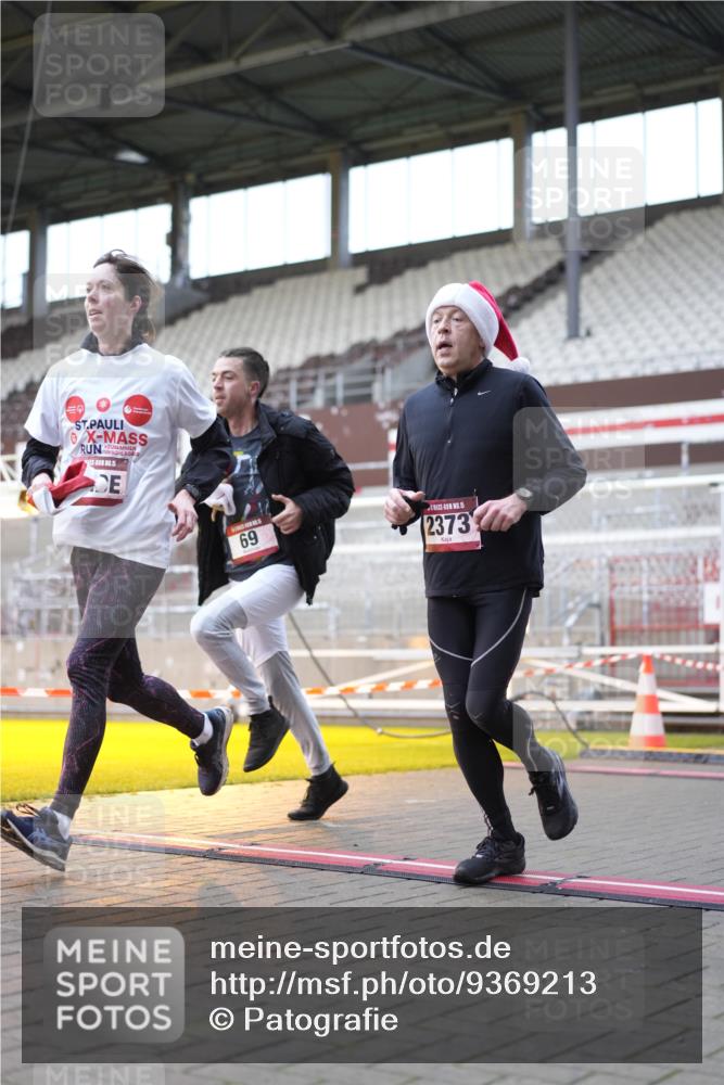 07.12.2025 - St. Pauli X-Mass-Run No. 15 Patografie http://msf.ph/oto/9369213 07.12.2025 11:23:03 Ziel 21, 69, 2023, 2373, 4249, 4824 meine-sportfotos.de