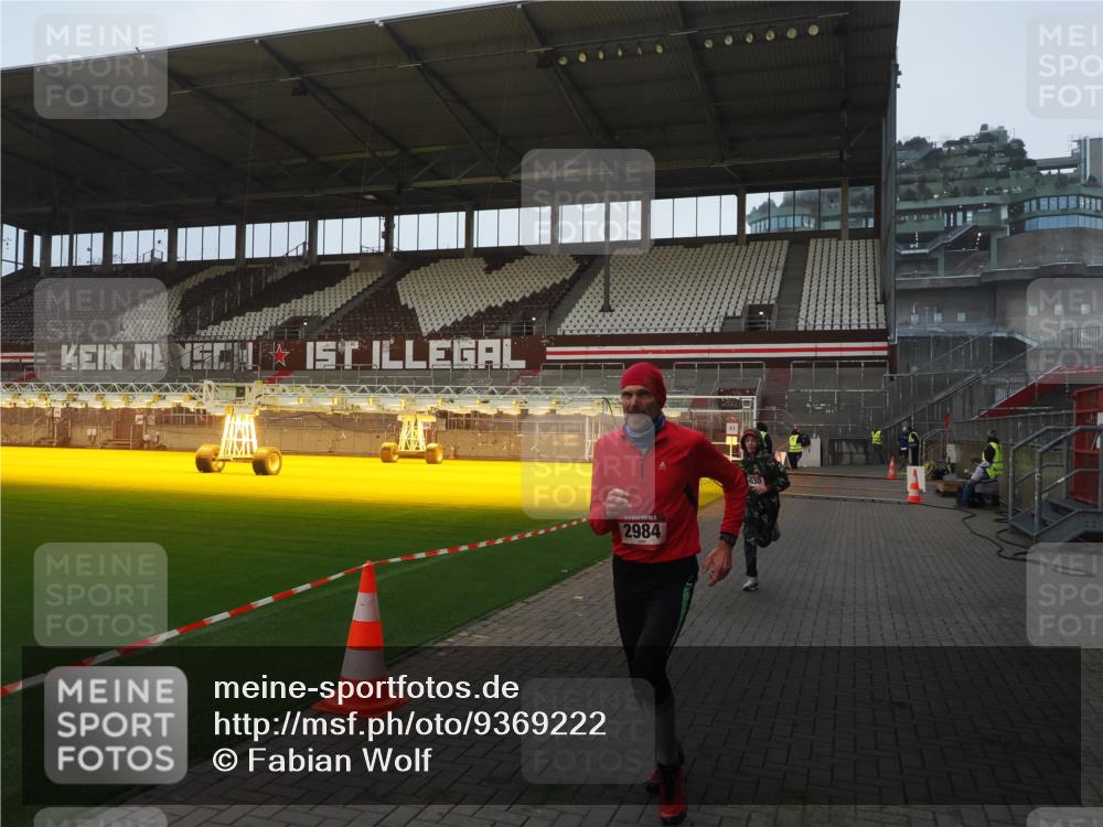 07.12.2025 - St. Pauli X-Mass-Run No. 15 Fabian Wolf http://msf.ph/oto/9369222 07.12.2025 09:57:45 Ziel 2678, 2984, 4030 meine-sportfotos.de
