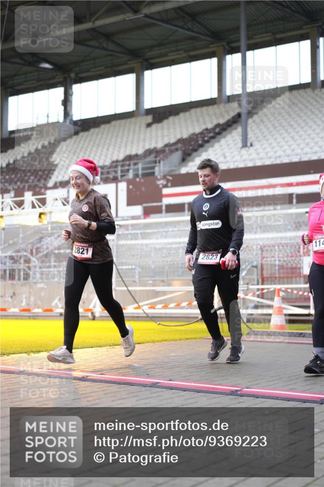 07.12.2025 - St. Pauli X-Mass-Run No. 15 Patografie http://msf.ph/oto/9369223 07.12.2025 11:23:10 Ziel 21, 69, 1141, 2023, 2373, 2821, 2823, 4249, 4824 meine-sportfotos.de