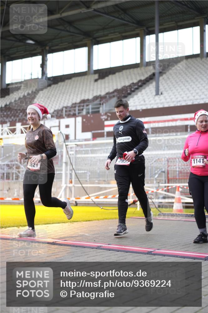 07.12.2025 - St. Pauli X-Mass-Run No. 15 Patografie http://msf.ph/oto/9369224 07.12.2025 11:23:10 Ziel 21, 69, 1141, 2023, 2373, 2821, 2823, 4249, 4824 meine-sportfotos.de