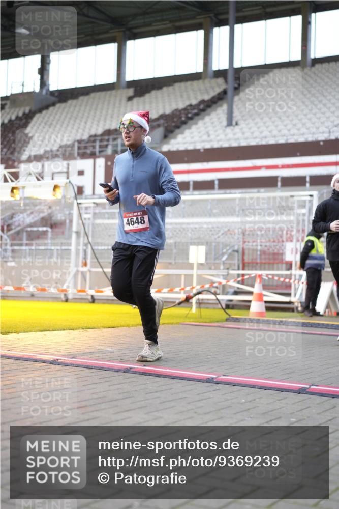 07.12.2025 - St. Pauli X-Mass-Run No. 15 Patografie http://msf.ph/oto/9369239 07.12.2025 11:23:25 Ziel 714, 1141, 2037, 2821, 2823, 3302, 4648 meine-sportfotos.de