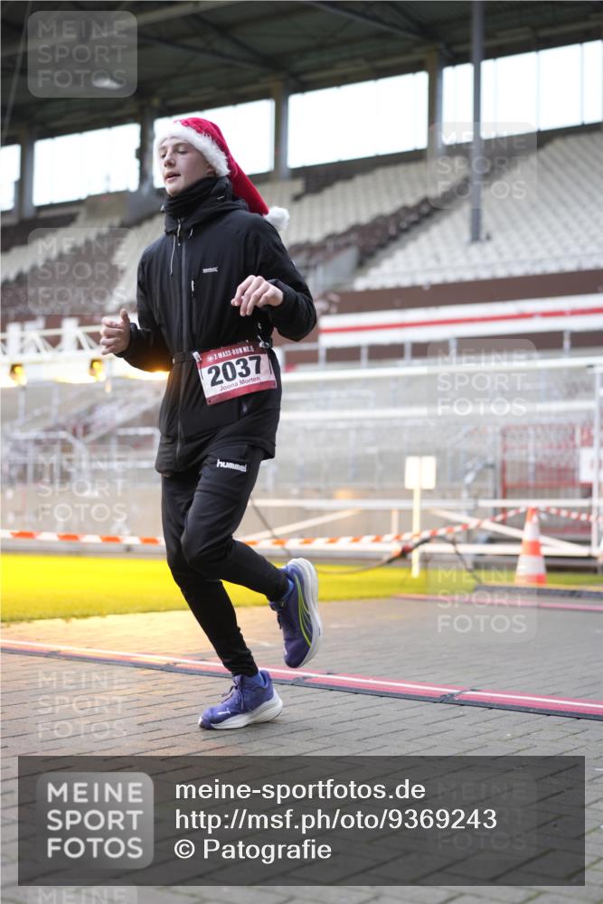 07.12.2025 - St. Pauli X-Mass-Run No. 15 Patografie http://msf.ph/oto/9369243 07.12.2025 11:23:27 Ziel 714, 2037, 2387, 2389, 2409, 3302, 4648 meine-sportfotos.de
