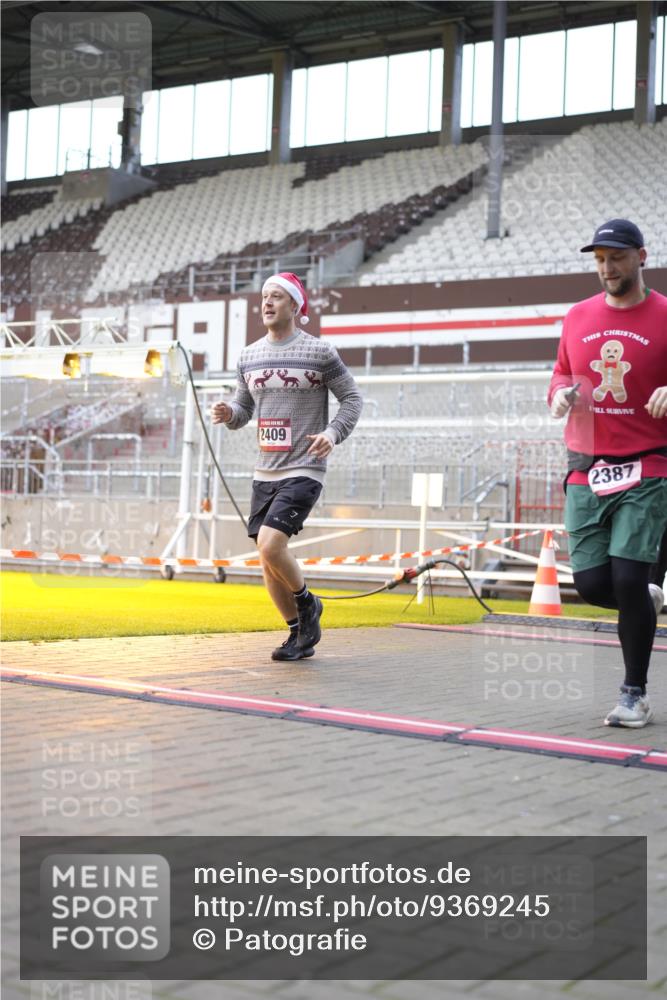 07.12.2025 - St. Pauli X-Mass-Run No. 15 Patografie http://msf.ph/oto/9369245 07.12.2025 11:23:31 Ziel 714, 2037, 2387, 2389, 2409, 3190, 3191, 3302, 4648 meine-sportfotos.de