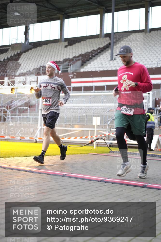 07.12.2025 - St. Pauli X-Mass-Run No. 15 Patografie http://msf.ph/oto/9369247 07.12.2025 11:23:31 Ziel 714, 2037, 2387, 2389, 2409, 3190, 3191, 3302, 4648 meine-sportfotos.de