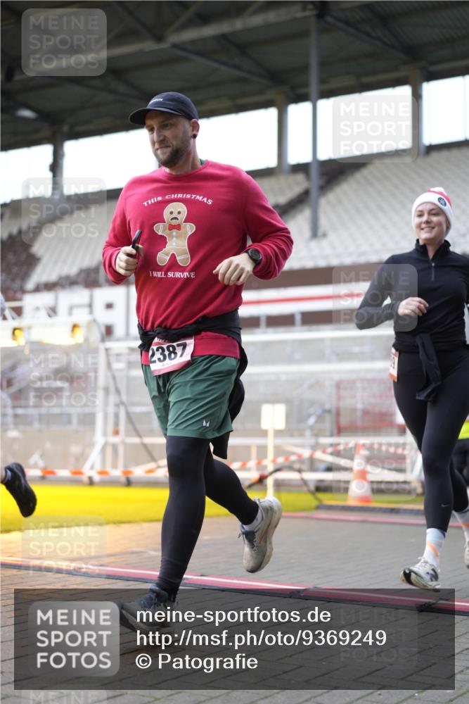 07.12.2025 - St. Pauli X-Mass-Run No. 15 Patografie http://msf.ph/oto/9369249 07.12.2025 11:23:31 Ziel 714, 2037, 2387, 2389, 2409, 3190, 3191, 3302, 4648 meine-sportfotos.de