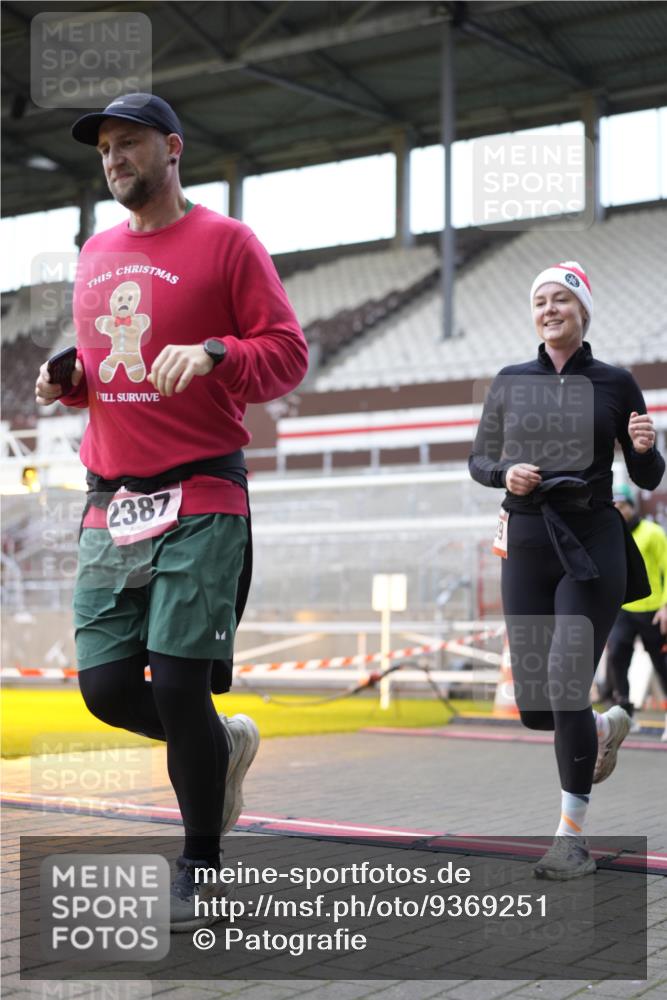07.12.2025 - St. Pauli X-Mass-Run No. 15 Patografie http://msf.ph/oto/9369251 07.12.2025 11:23:32 Ziel 714, 2037, 2387, 2389, 2409, 3190, 3191, 3302, 4648 meine-sportfotos.de