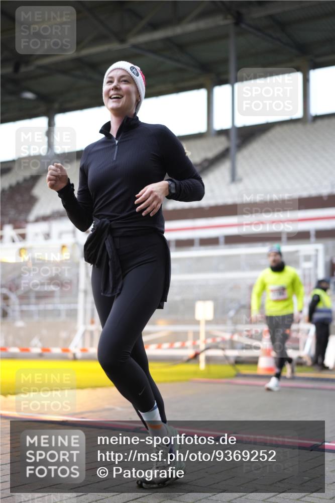 07.12.2025 - St. Pauli X-Mass-Run No. 15 Patografie http://msf.ph/oto/9369252 07.12.2025 11:23:32 Ziel 714, 2037, 2387, 2389, 2409, 3190, 3191, 3302, 4648 meine-sportfotos.de