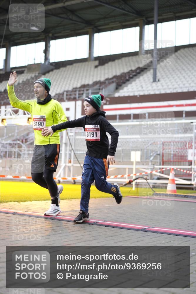 07.12.2025 - St. Pauli X-Mass-Run No. 15 Patografie http://msf.ph/oto/9369256 07.12.2025 11:23:33 Ziel 2037, 2387, 2389, 2409, 3190, 3191, 3302, 4648 meine-sportfotos.de