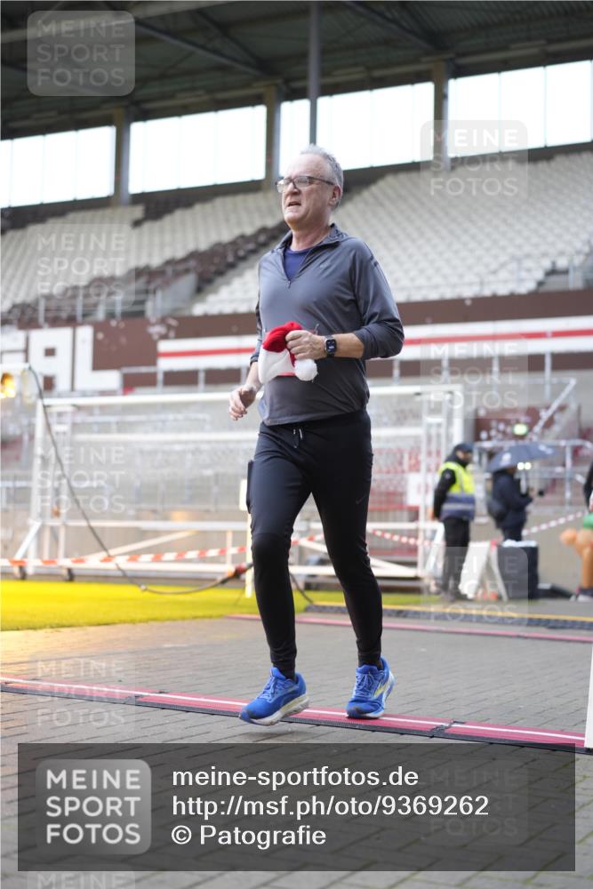 07.12.2025 - St. Pauli X-Mass-Run No. 15 Patografie http://msf.ph/oto/9369262 07.12.2025 11:23:40 Ziel 593, 2037, 2387, 2389, 2409, 3071, 3190, 3191, 4648 meine-sportfotos.de