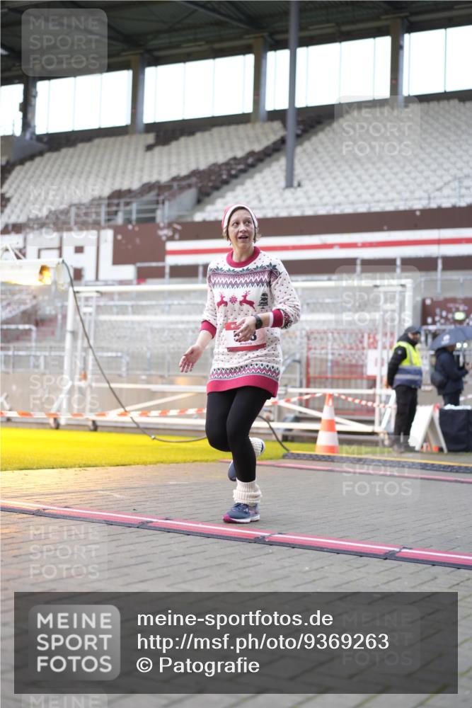 07.12.2025 - St. Pauli X-Mass-Run No. 15 Patografie http://msf.ph/oto/9369263 07.12.2025 11:23:42 Ziel 593, 2387, 2389, 2409, 3071, 3190, 3191 meine-sportfotos.de
