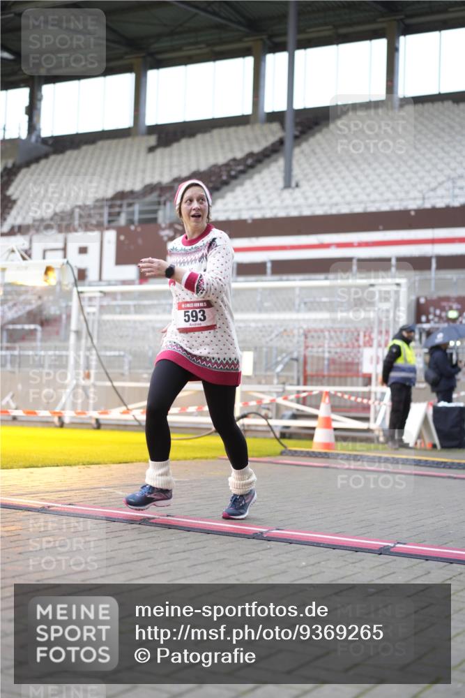 07.12.2025 - St. Pauli X-Mass-Run No. 15 Patografie http://msf.ph/oto/9369265 07.12.2025 11:23:42 Ziel 593, 2387, 2389, 2409, 3071, 3190, 3191 meine-sportfotos.de