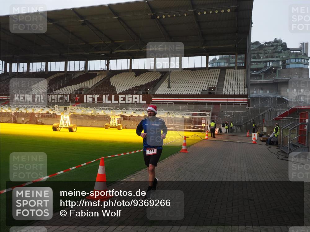 07.12.2025 - St. Pauli X-Mass-Run No. 15 Fabian Wolf http://msf.ph/oto/9369266 07.12.2025 09:57:56 Ziel 441, 2984, 4030 meine-sportfotos.de