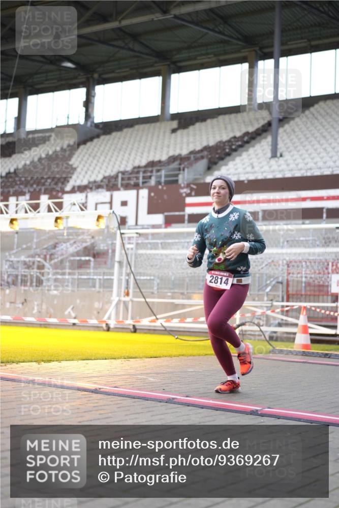 07.12.2025 - St. Pauli X-Mass-Run No. 15 Patografie http://msf.ph/oto/9369267 07.12.2025 11:23:52 Ziel 593, 2814, 3071 meine-sportfotos.de