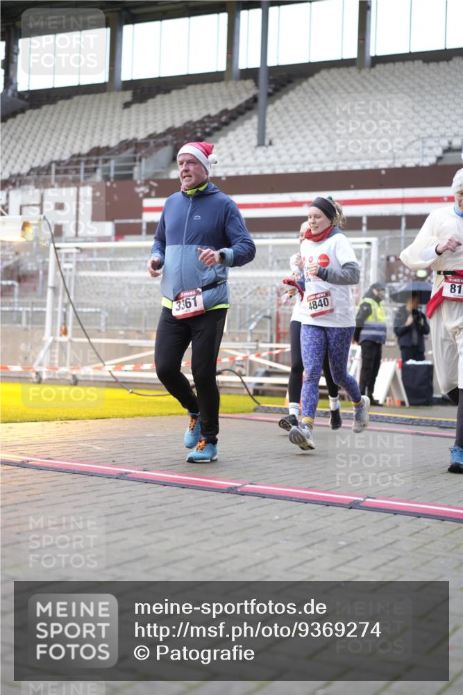 07.12.2025 - St. Pauli X-Mass-Run No. 15 Patografie http://msf.ph/oto/9369274 07.12.2025 11:24:00 Ziel 813, 2814, 3361, 4840, 4841 meine-sportfotos.de
