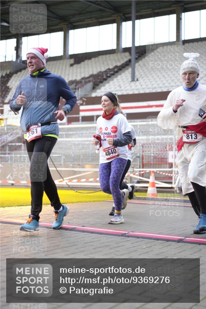 07.12.2025 - St. Pauli X-Mass-Run No. 15 Patografie http://msf.ph/oto/9369276 07.12.2025 11:24:01 Ziel 813, 2814, 3361, 4840, 4841 meine-sportfotos.de