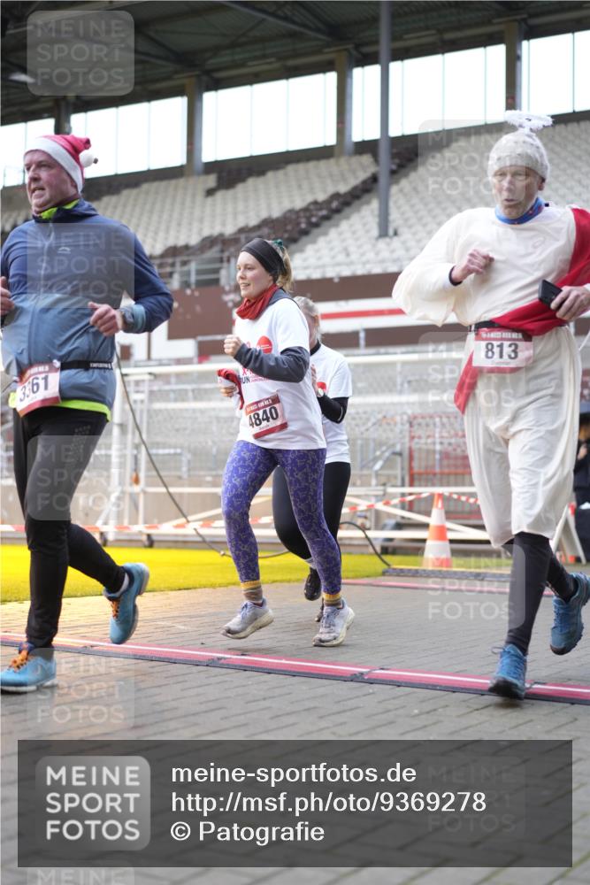 07.12.2025 - St. Pauli X-Mass-Run No. 15 Patografie http://msf.ph/oto/9369278 07.12.2025 11:24:01 Ziel 813, 2814, 3361, 4840, 4841 meine-sportfotos.de