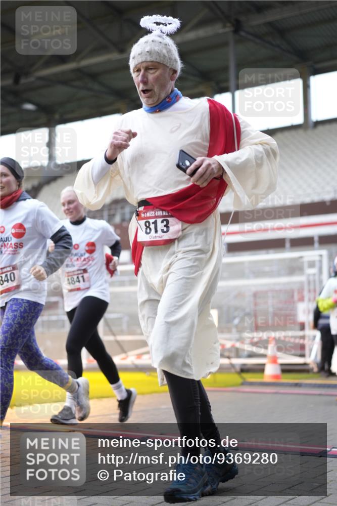 07.12.2025 - St. Pauli X-Mass-Run No. 15 Patografie http://msf.ph/oto/9369280 07.12.2025 11:24:01 Ziel 813, 2814, 3361, 4840, 4841 meine-sportfotos.de