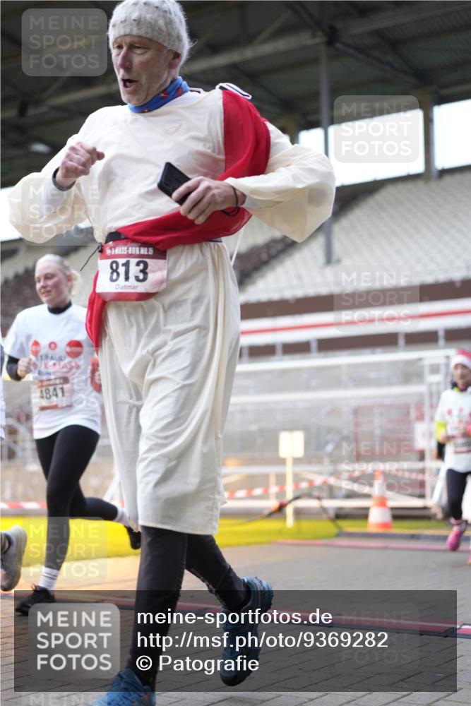 07.12.2025 - St. Pauli X-Mass-Run No. 15 Patografie http://msf.ph/oto/9369282 07.12.2025 11:24:01 Ziel 813, 2814, 3361, 4840, 4841 meine-sportfotos.de