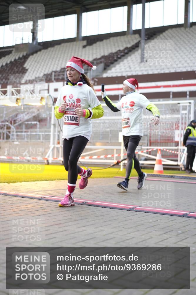 07.12.2025 - St. Pauli X-Mass-Run No. 15 Patografie http://msf.ph/oto/9369286 07.12.2025 11:24:03 Ziel 813, 2814, 3361, 4840, 4841 meine-sportfotos.de